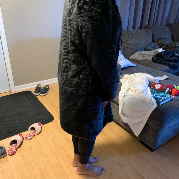 Faux fur black coat - Picture 7 of 9